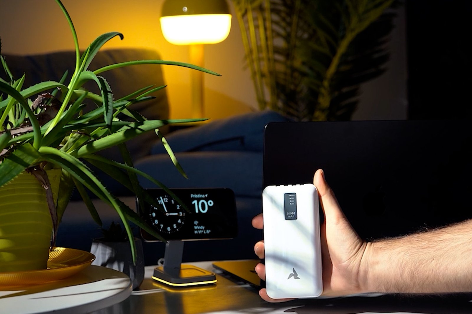 FIXRIX power bank presented beside a smartphone in product content created by FlynLab.